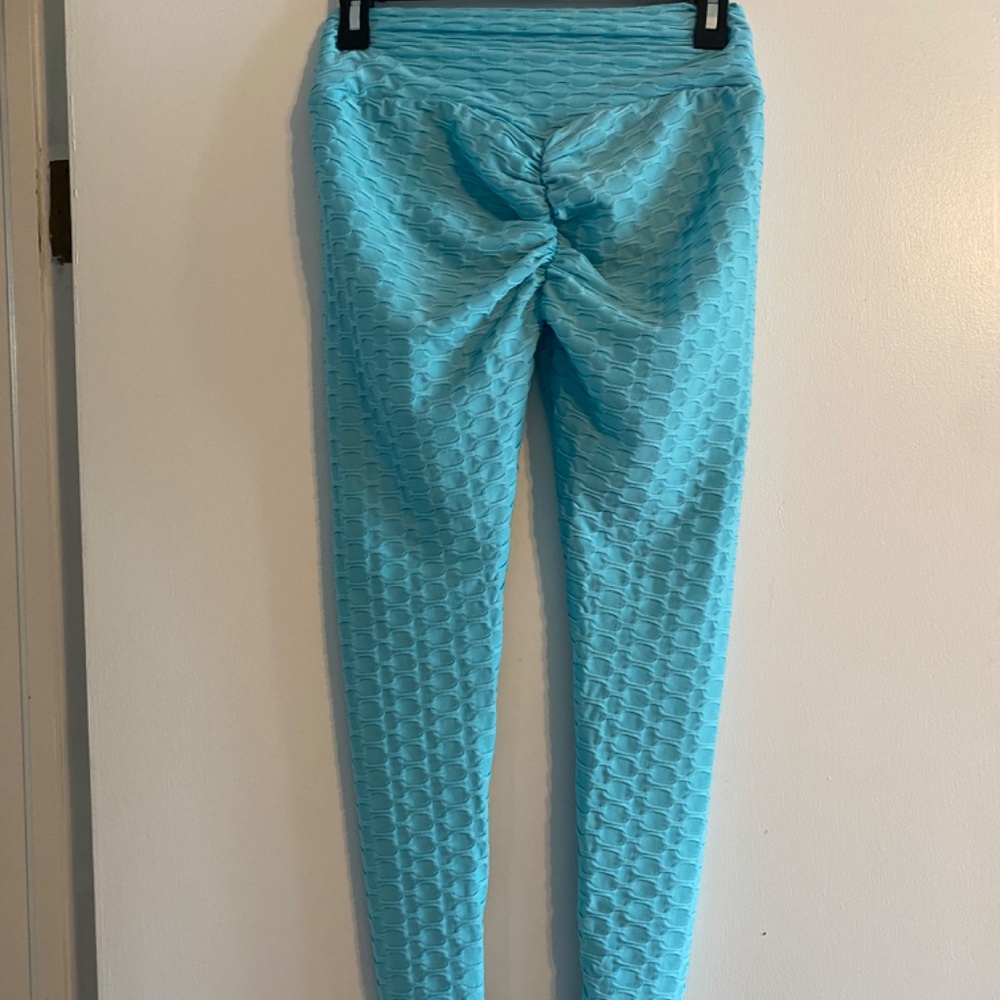 Booty Enhancing Leggings - Picture 3 of 6